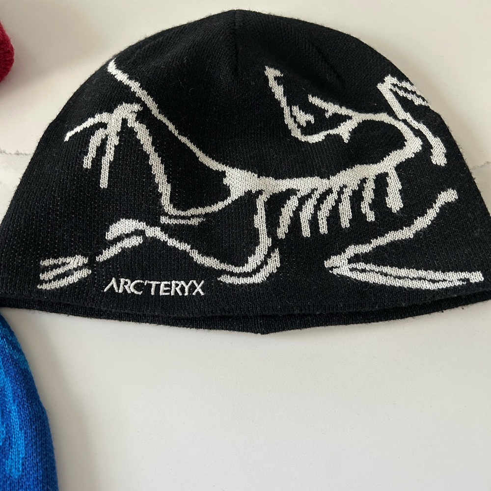 Arc'teryx Black and White Graphic Beanie